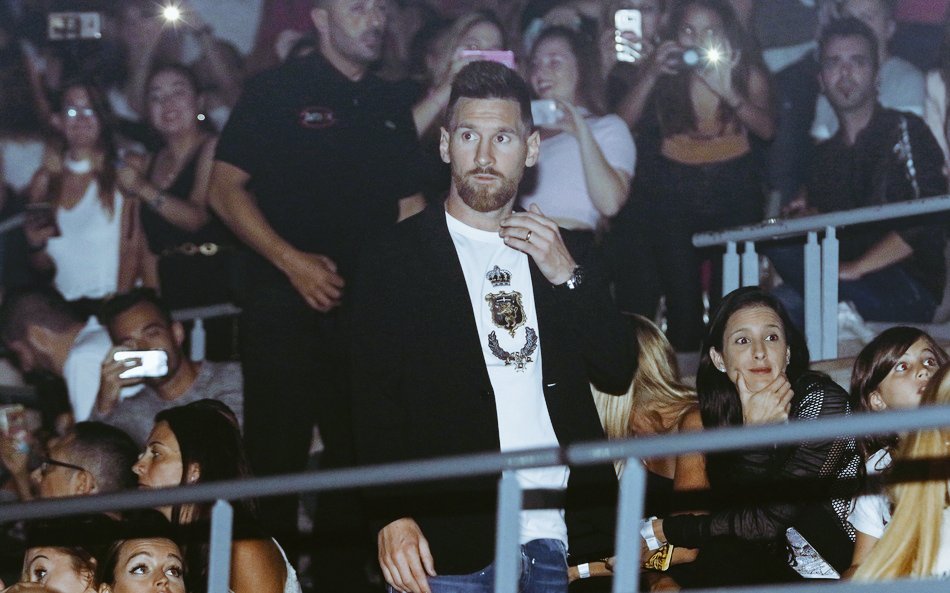 Messi and Suarez with their families