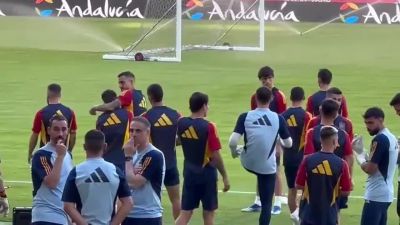 ویدیو: شوخی ستاره رئال مادرید با گاوی در تمرین اسپانیا