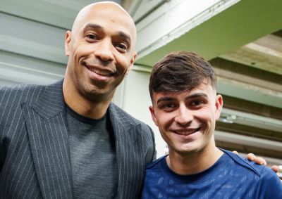 تیری هانری: پدری از این کار خوشش نمی&zwnj;آید. او شبیه این بازیکن است!